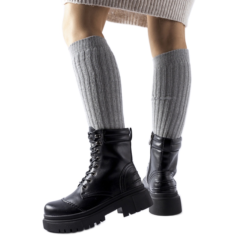 Inna Bottes Paimboeuf isolées noires le noir