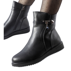 Bottines isolées noires avec pendentif décoratif Nola
