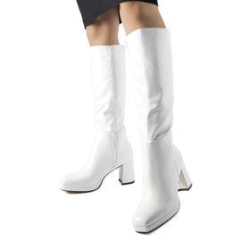 Bottines blanches à bout carré