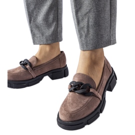 Mocassins marron avec chaîne en éco-daim brun