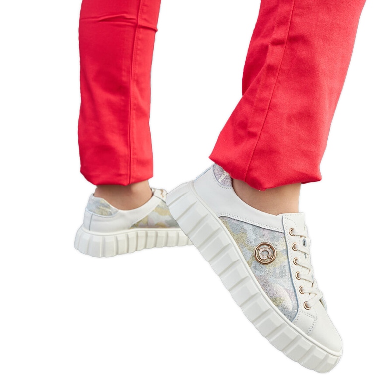 Baskets en cuir beige avec strass