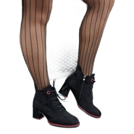 Bottines noires avec un accent rouge sur le talon San