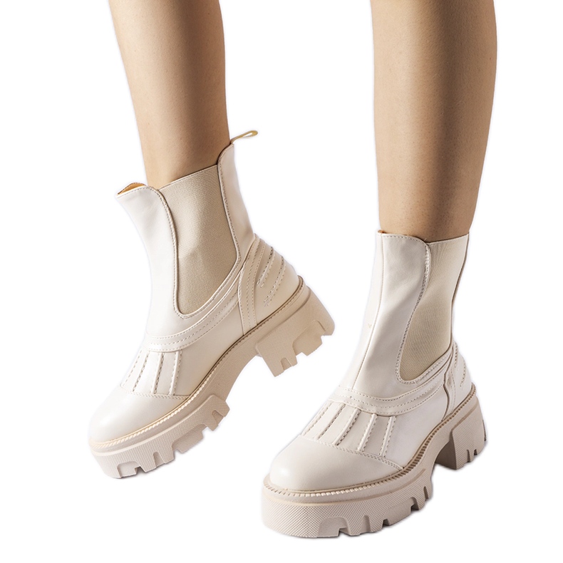 Travailleurs Carruba isolés massifs beiges Travailleurs Carruba isolés massifs beiges