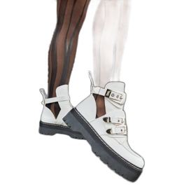 Bottines blanches sur la plateforme Lograto