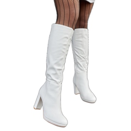 Bottes à talons blanches par Strother