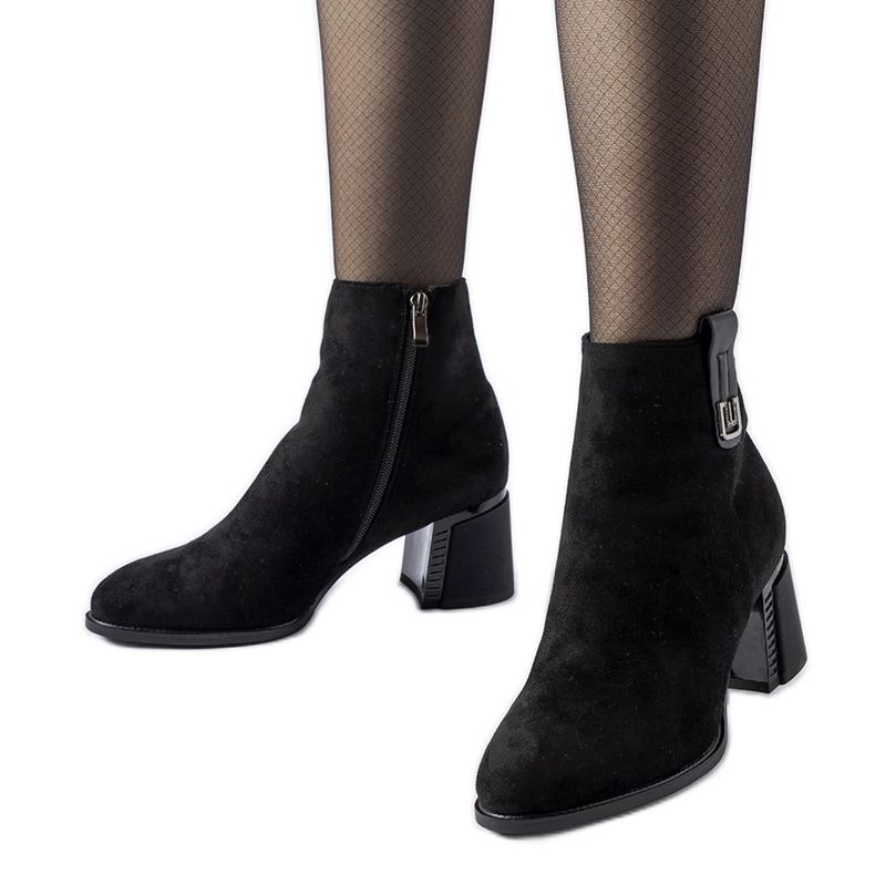 Bottines isolées noires par Bangor le noir Bottines isolées noires par Bangor le noir