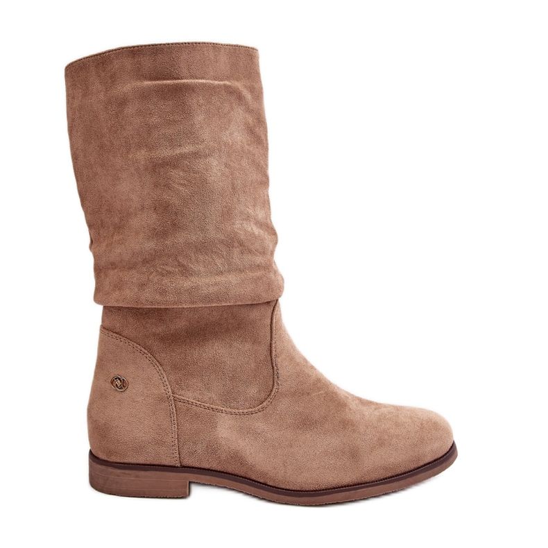 Bottes pour femmes beiges sur un talon plat avec une tige froncée Kotine