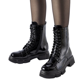 Bottines vernies isolées noires de Reeds