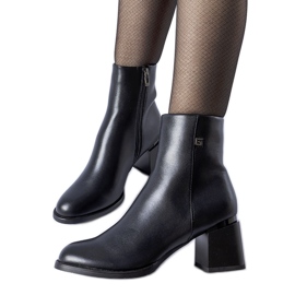 Bottines à talons hauts Fleurette isolées noires le noir