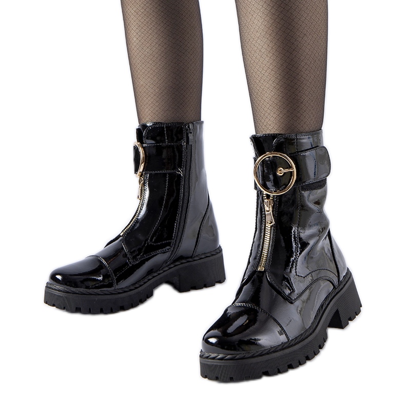 Bottes Classe isolées noires vernies le noir