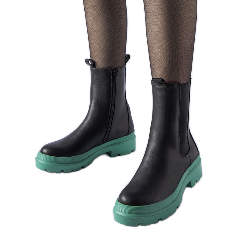 Bottines noires sur semelle verte le noir