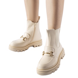 Bottines beiges avec protecteur Sailetto visible