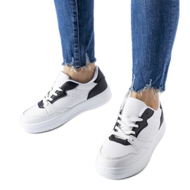 Baskets blanches avec détails Fournie noirs