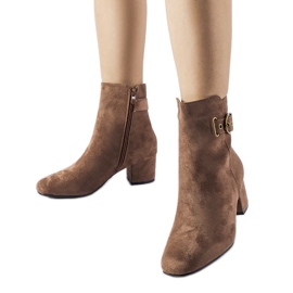 Bottines marron à talons bas en éco-daim par Nemaha brun