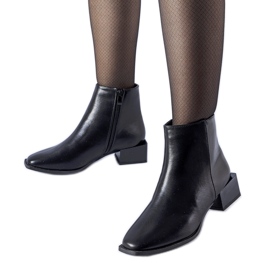 Bottines noires isolées à talon carré Boris