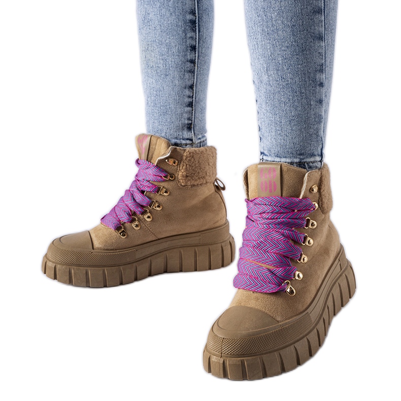 Baskets plateforme Ottiol isolées marron brun