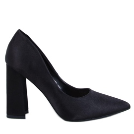 Astia Escarpins à talons hauts en satin noir le noir