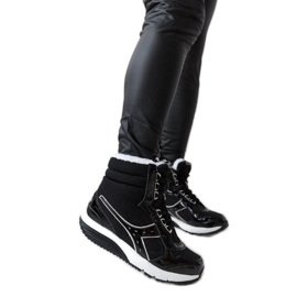 Bottes de neige de sport isolées Diadora noires le noir Bottes de neige de sport isolées Diadora noires le noir
