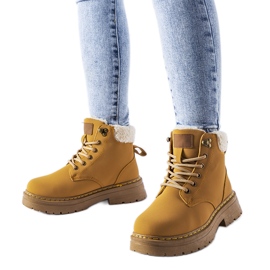 Travailleurs Burgondi isolés marron brun