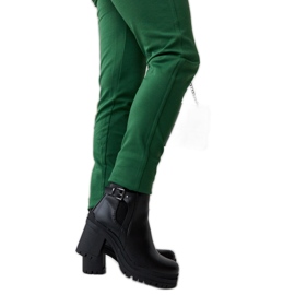 Bottines noires à talons bas avec passant de ceinture par Favale le noir