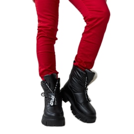 Bottes de neige isolées noires avec inscriptions Eulalia le noir