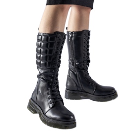 Bottines montantes noires ornées du matelassage Bel