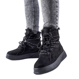 Bottes de neige noires sur la plateforme Rancourt le noir