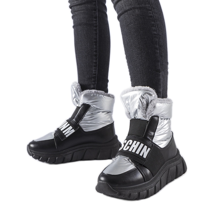 Bottes de neige isolées argentées sur la plateforme Bend Bottes de neige isolées argentées sur la plateforme Bend