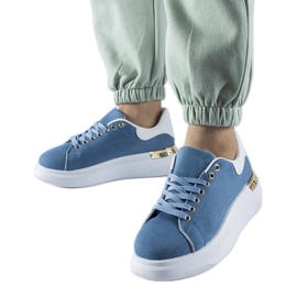 Baskets bleu marine sur la plateforme Scuderlando