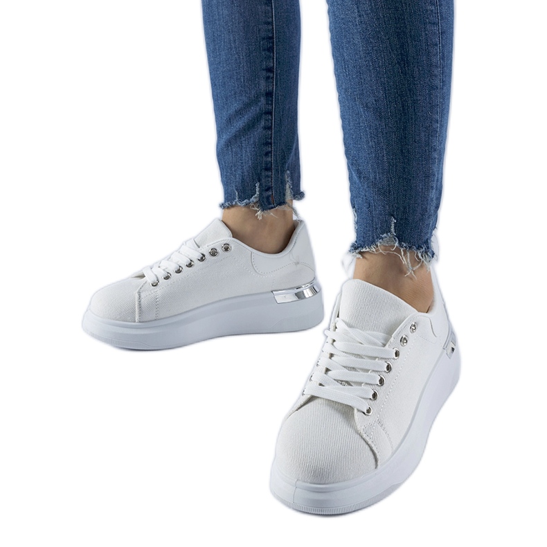 Baskets blanches sur la plateforme Scuderlando