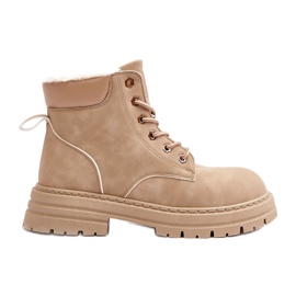 Bottes de femmes isolées de fourrure beige