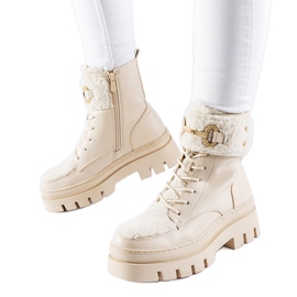 Bottes de travail isolées beiges avec boucle Highland