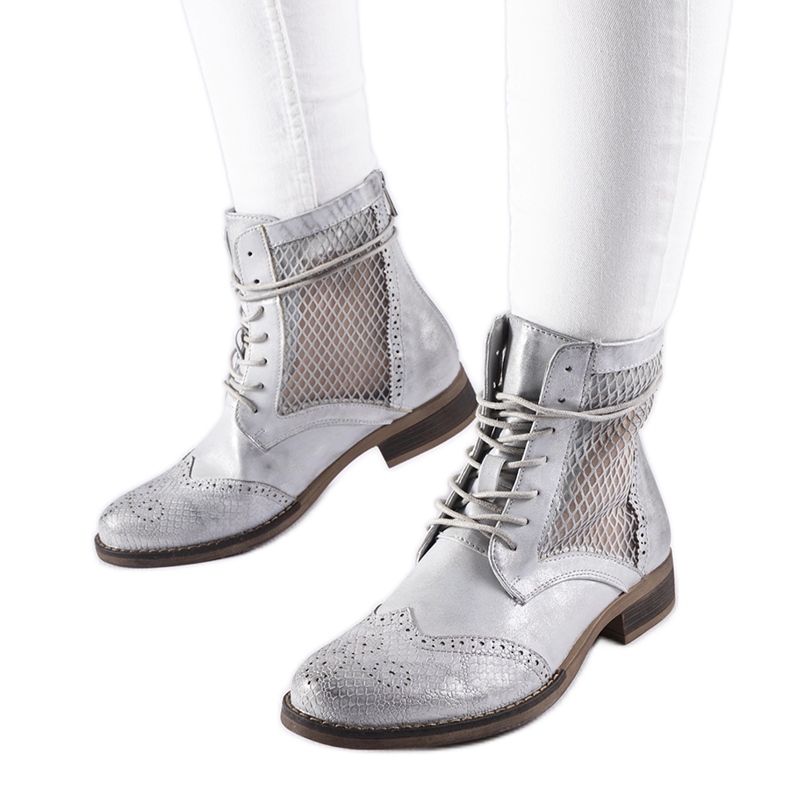 Bottines plates ajourées argentées par Reeves