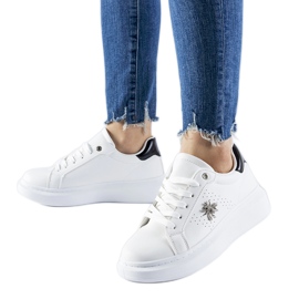 Baskets blanches avec application Fairfax en zircon