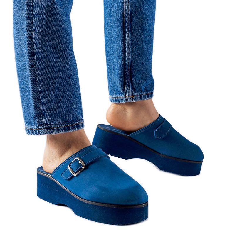 Claquettes sabot bleu marine sur la plateforme Lang