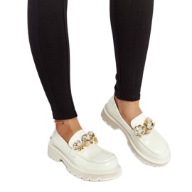 Mocassins en cuir verni beige Goe NN2N4202 Mocassins en cuir verni beige Goe NN2N4202