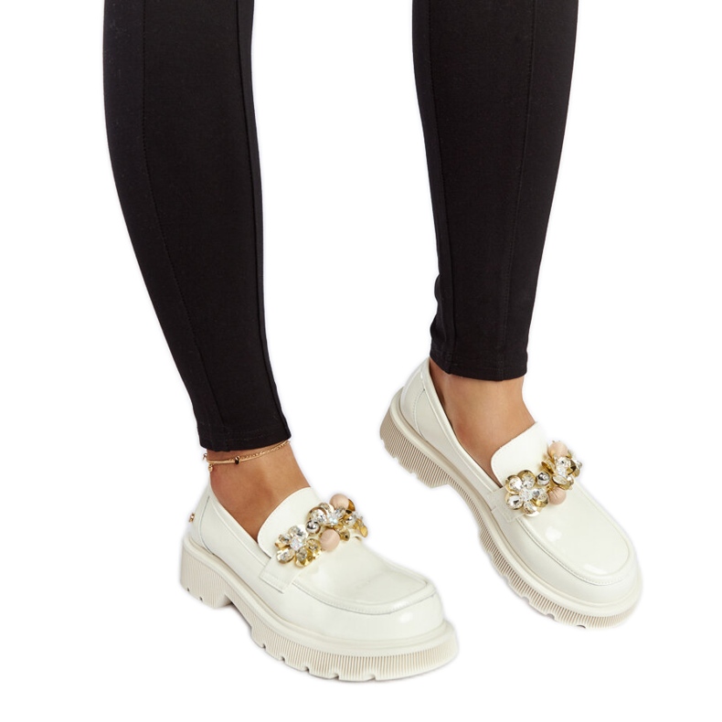 Mocassins en cuir verni beige Goe NN2N4202