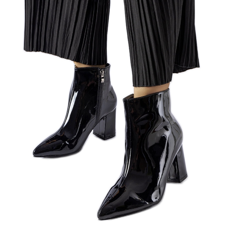 Bottines vernies noires d'Usinaya le noir