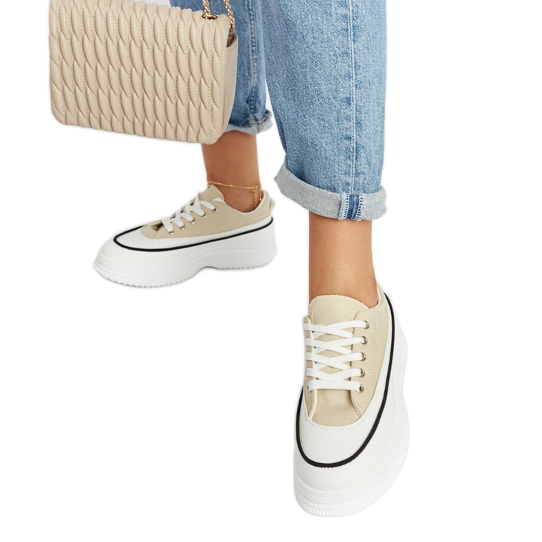 Baskets beiges sur la plateforme Plesio Baskets beiges sur la plateforme Plesio