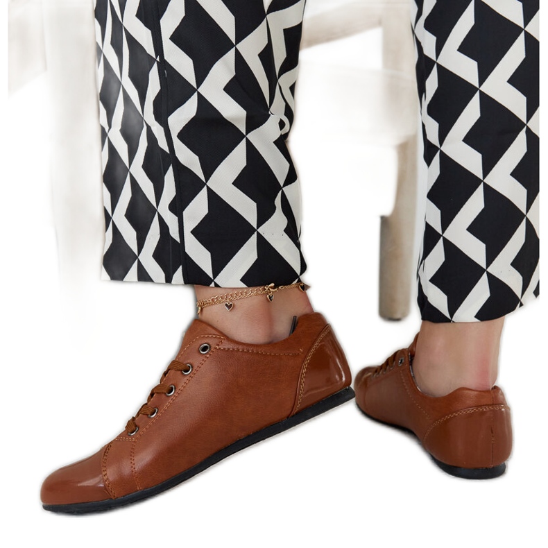 Chaussures marron à bout verni de Parady brun Chaussures marron à bout verni de Parady brun