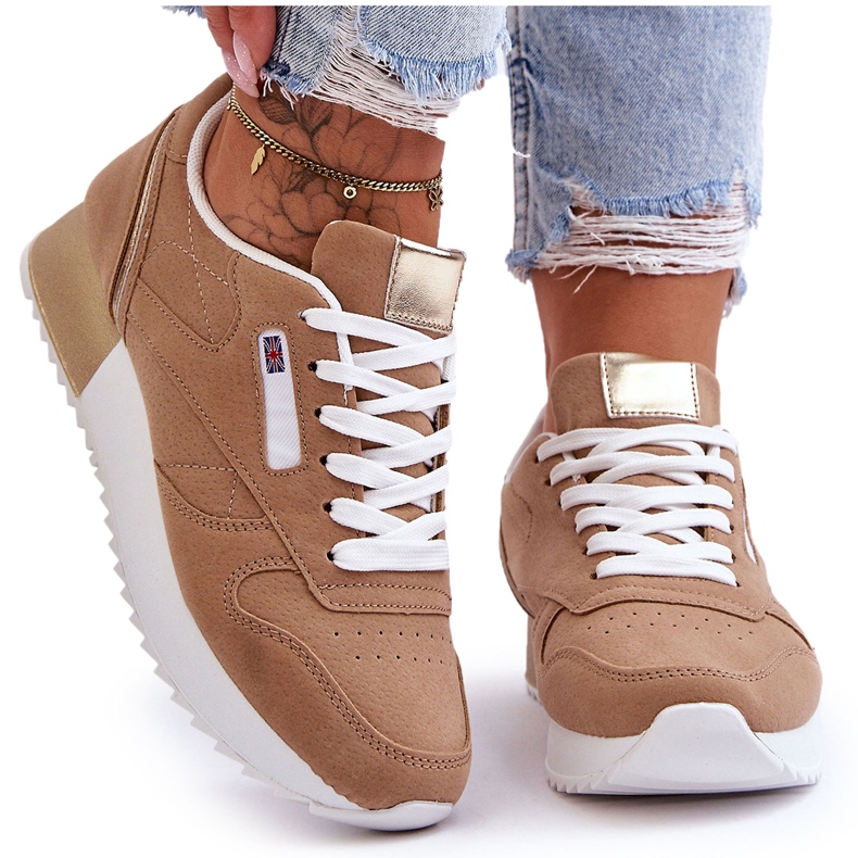 Chaussures de sport à lacets en cuir beige sur plateforme