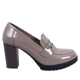 Jeffis Kaki mocassins vernis à talons beige