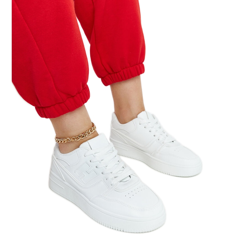 Baskets blanches sur la plateforme Mentha