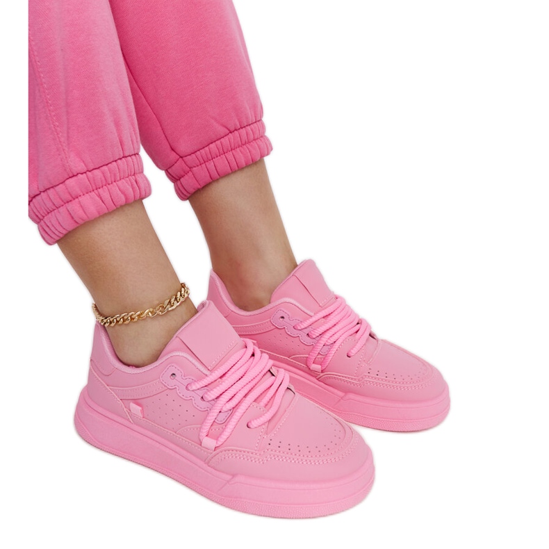 Baskets roses sur la plateforme Asphodel