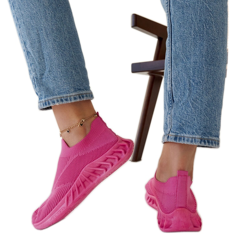 Les baskets de sport rose foncé de Neda
