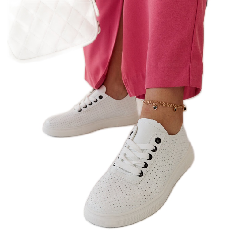 Baskets blanches en éco-cuir par Sandrine Baskets blanches en éco-cuir par Sandrine