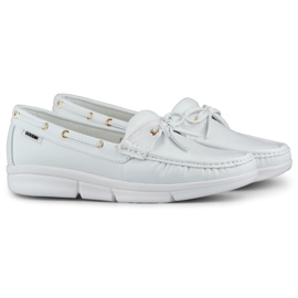 Mocassins confortables pour femmes en blanc.