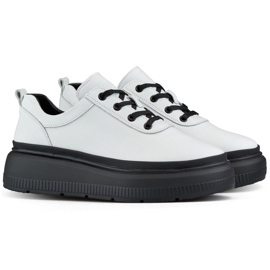 Baskets femme en cuir blanc à semelle noire