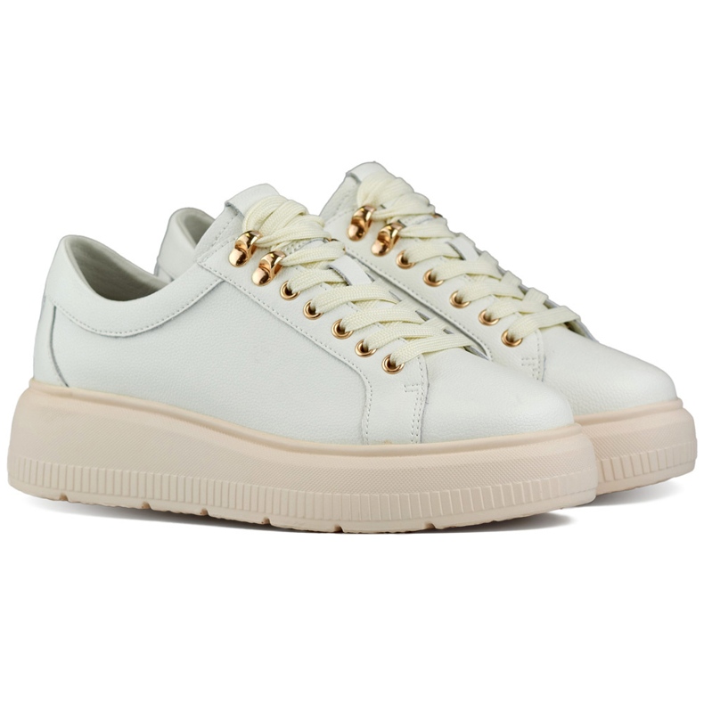Chaussures femme en cuir beige avec lacets sur la plateforme