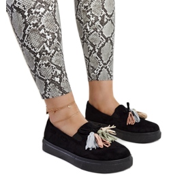 Chaussures noires avec pompons colorés d'Adaldrida